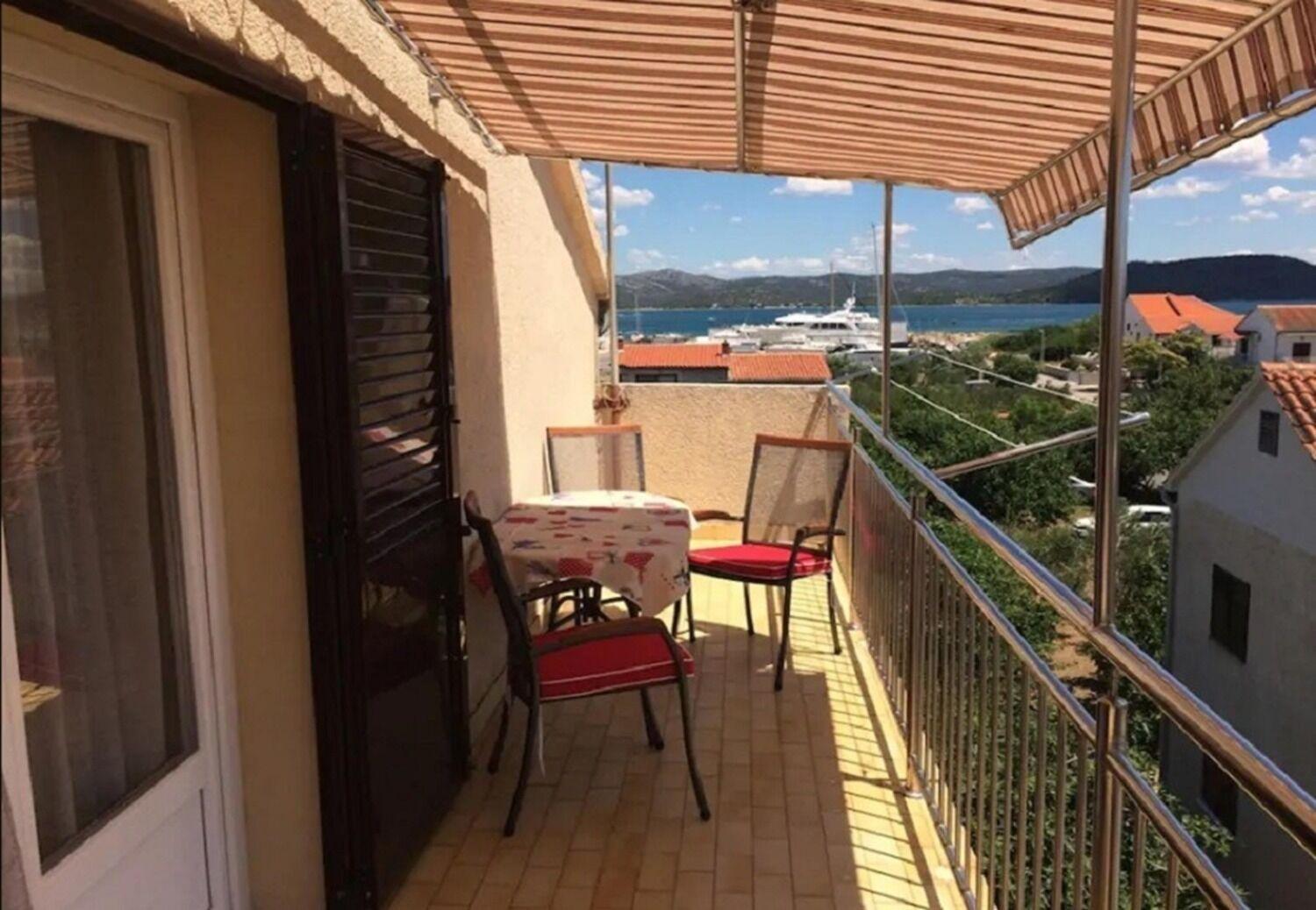 Apartments And Rooms Ognjen - Family Apartments With Free Parking Бетина Екстер'єр фото