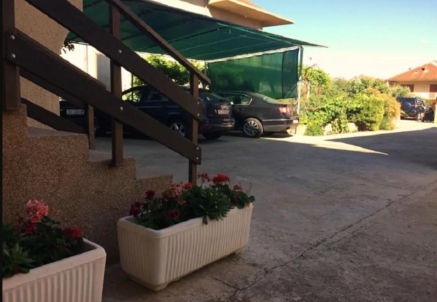 Apartments And Rooms Ognjen - Family Apartments With Free Parking Бетина Екстер'єр фото